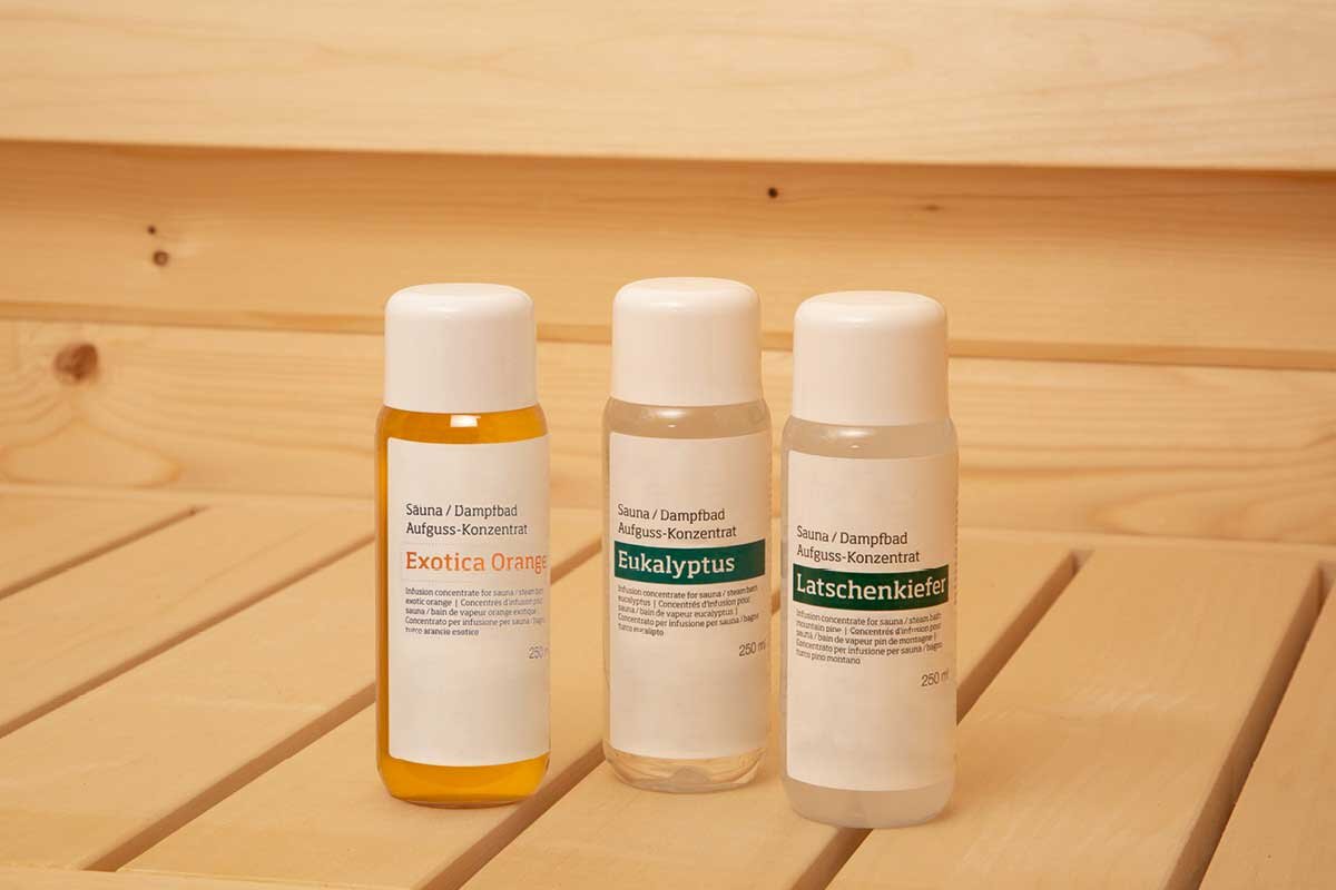 Drei Fläschchen mit Aufgusskonzentrat für die Sauna zuhause von Finnhaus Wolff.