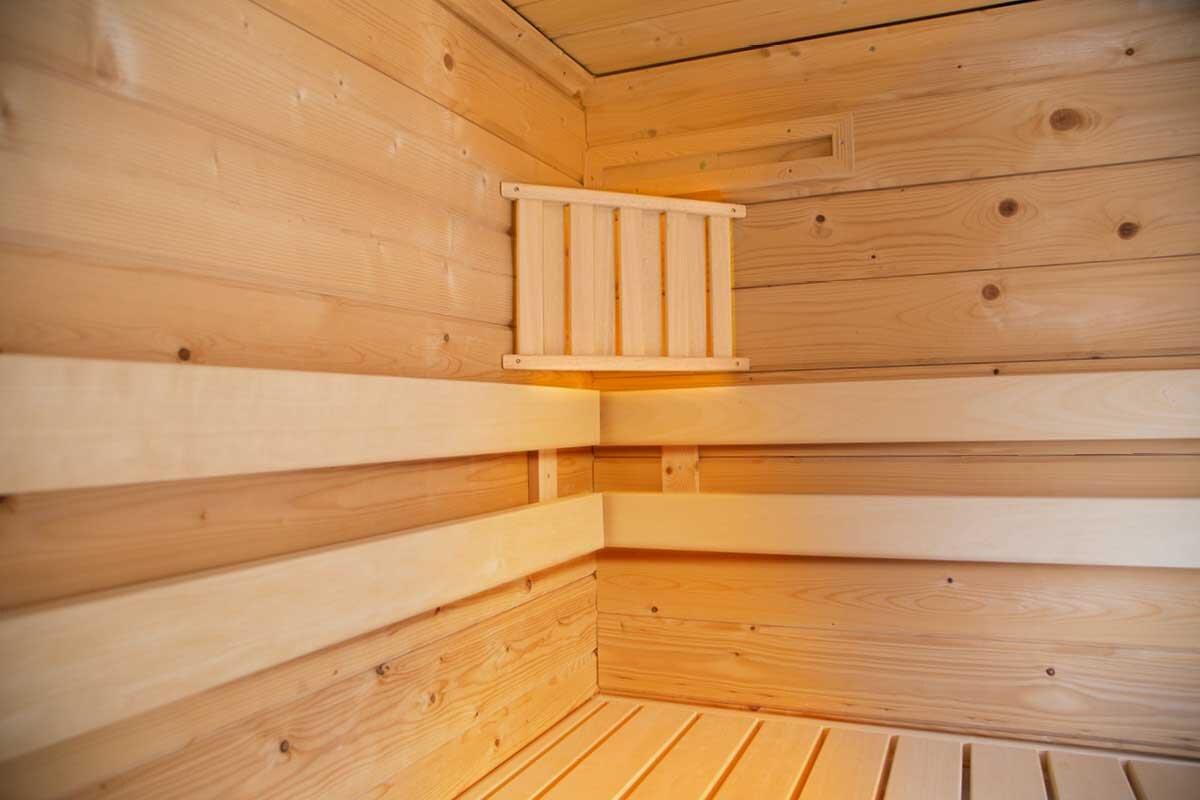 Ecklampe in Innensauna und mehr Saunazubehör von Finnhaus Wolff.